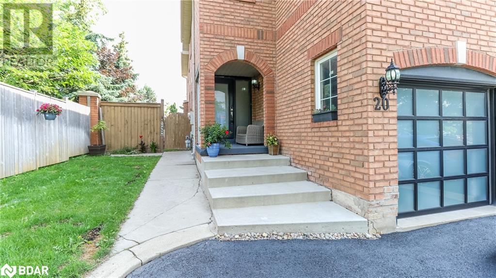 Photo 5 of 20 Manett Crescent, Brampton ON