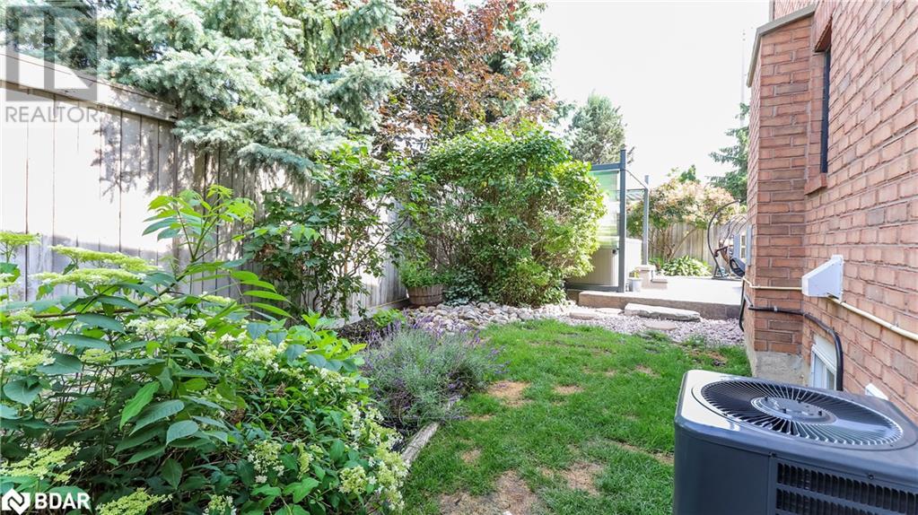 Photo 17 of 20 Manett Crescent, Brampton ON