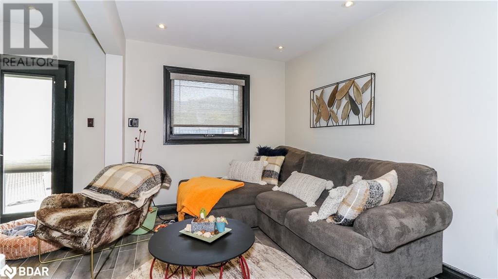 Photo 14 of 20 Manett Crescent, Brampton ON