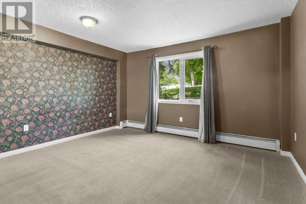 Single Family House for Sale in    Avenue SW Haysboro Calgary 