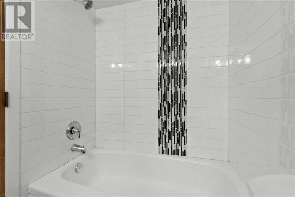 Single Family House for Sale in    Avenue SW Haysboro Calgary 