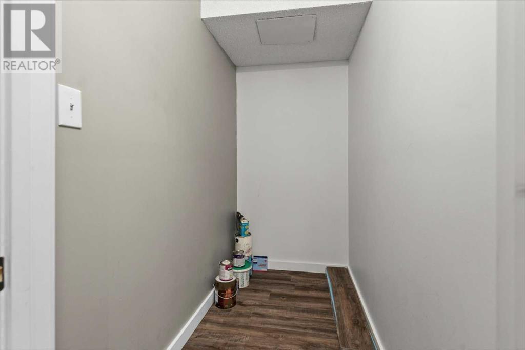Single Family House for Sale in    Avenue SW Haysboro Calgary 