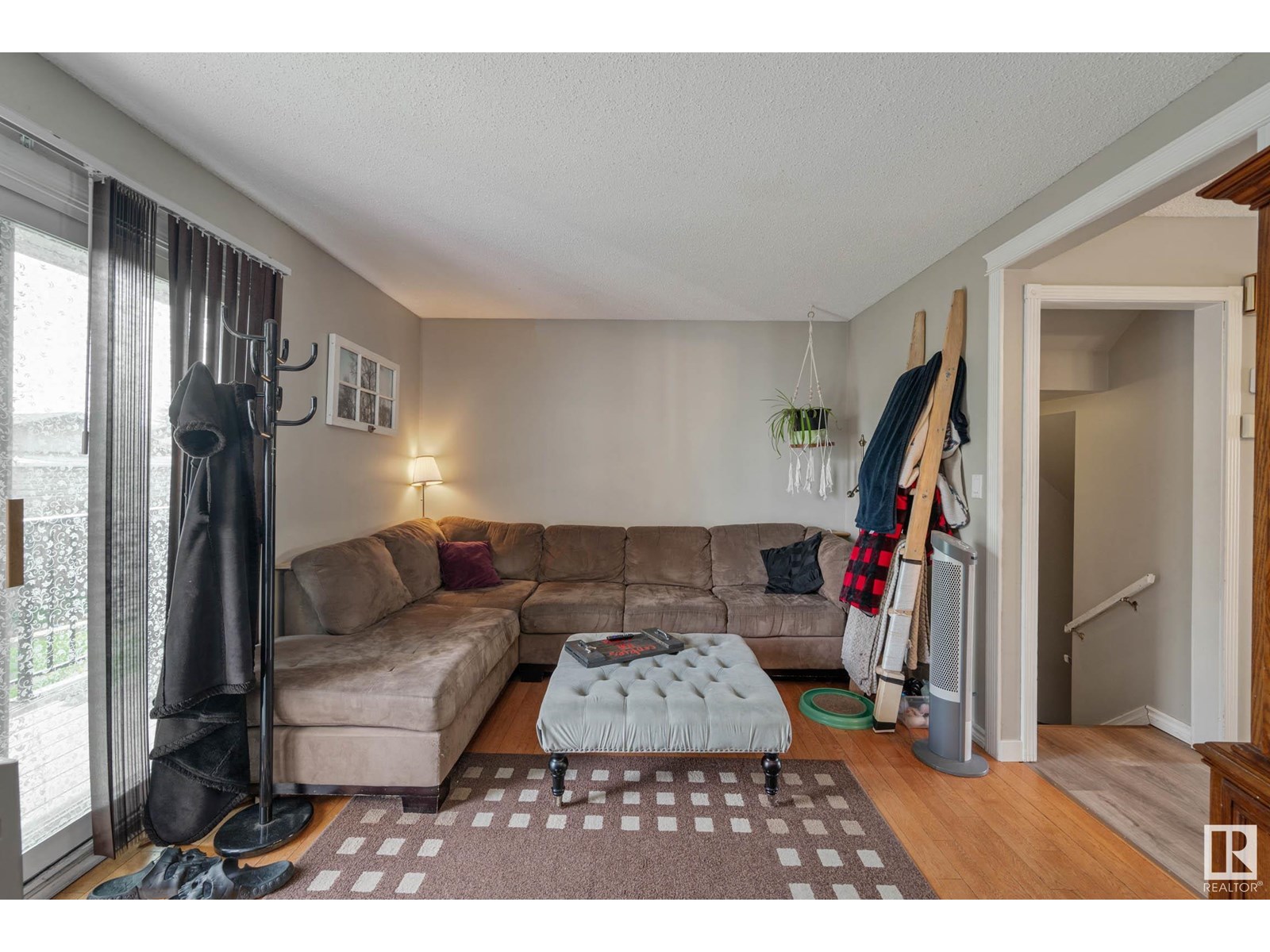 Photo 12 of 9909 171 Av Nw, Edmonton AB