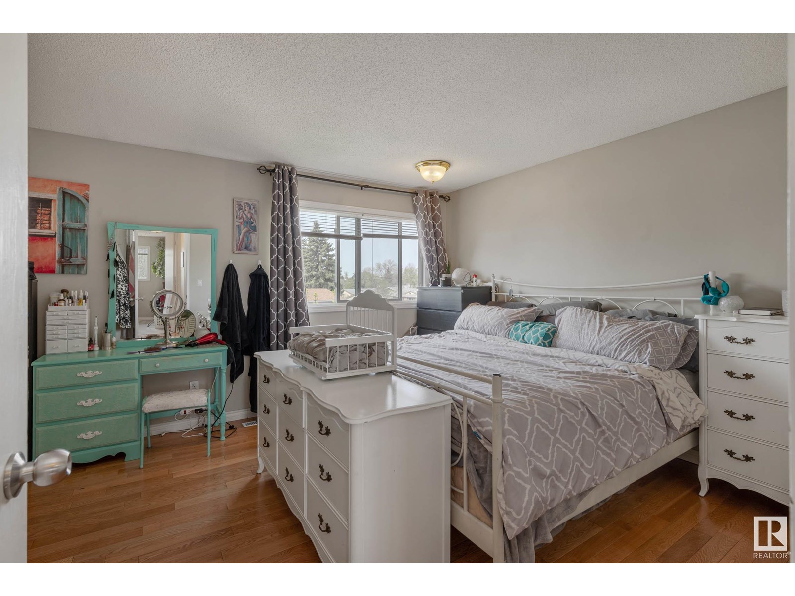 Photo 13 of 9909 171 Av Nw, Edmonton AB