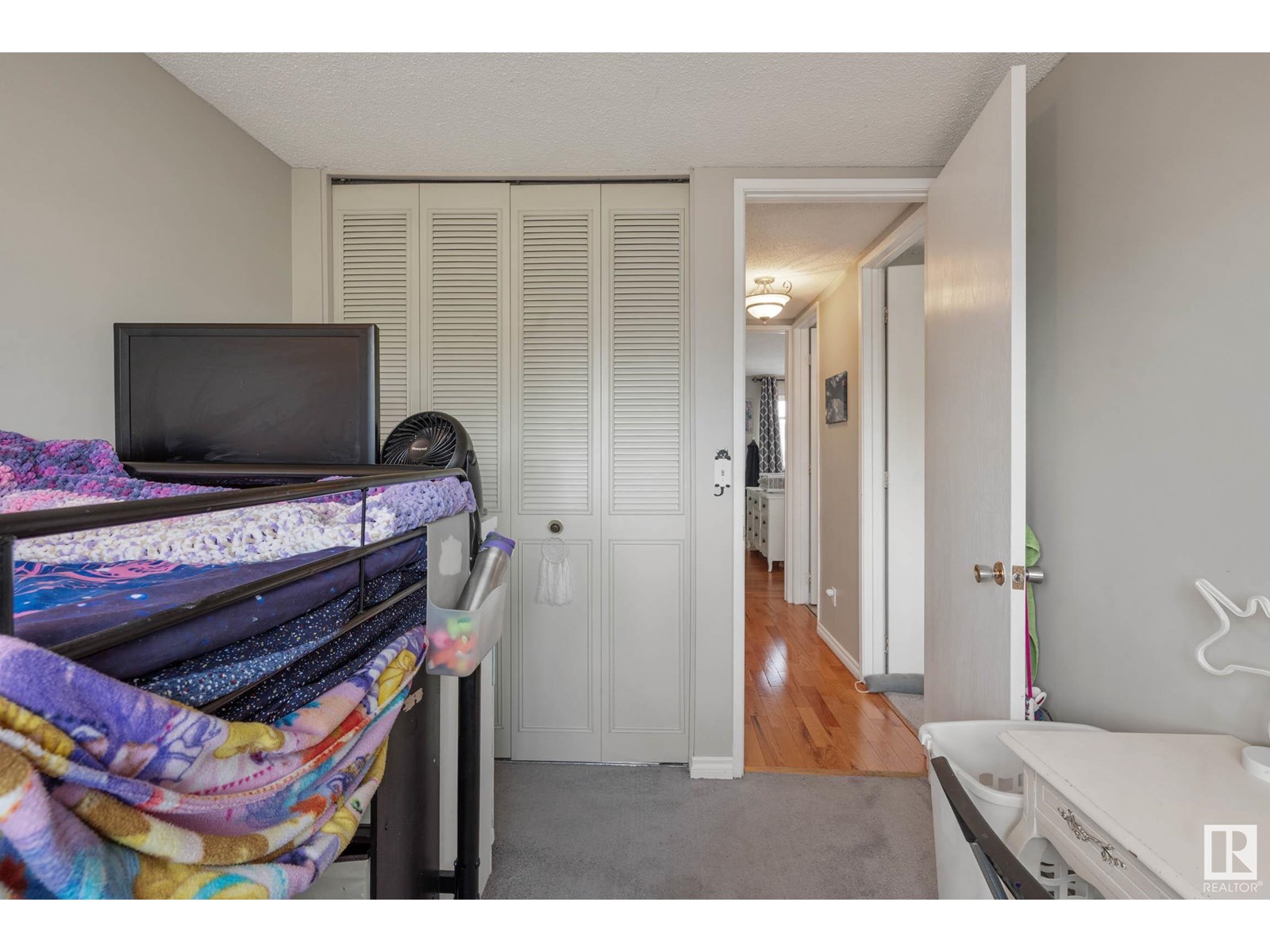 Photo 16 of 9909 171 Av Nw, Edmonton AB