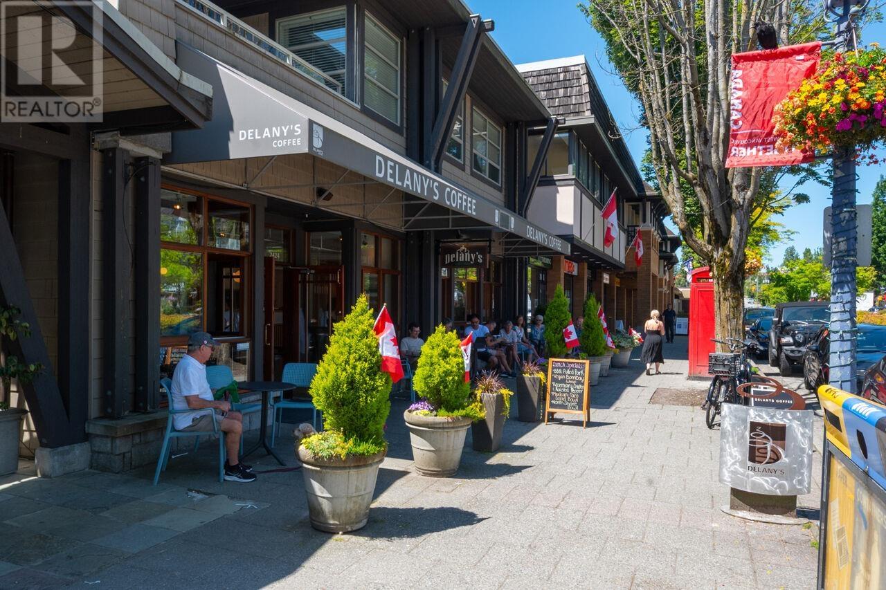 Photo 31 of 203 225 24th Street, West Vancouver BC