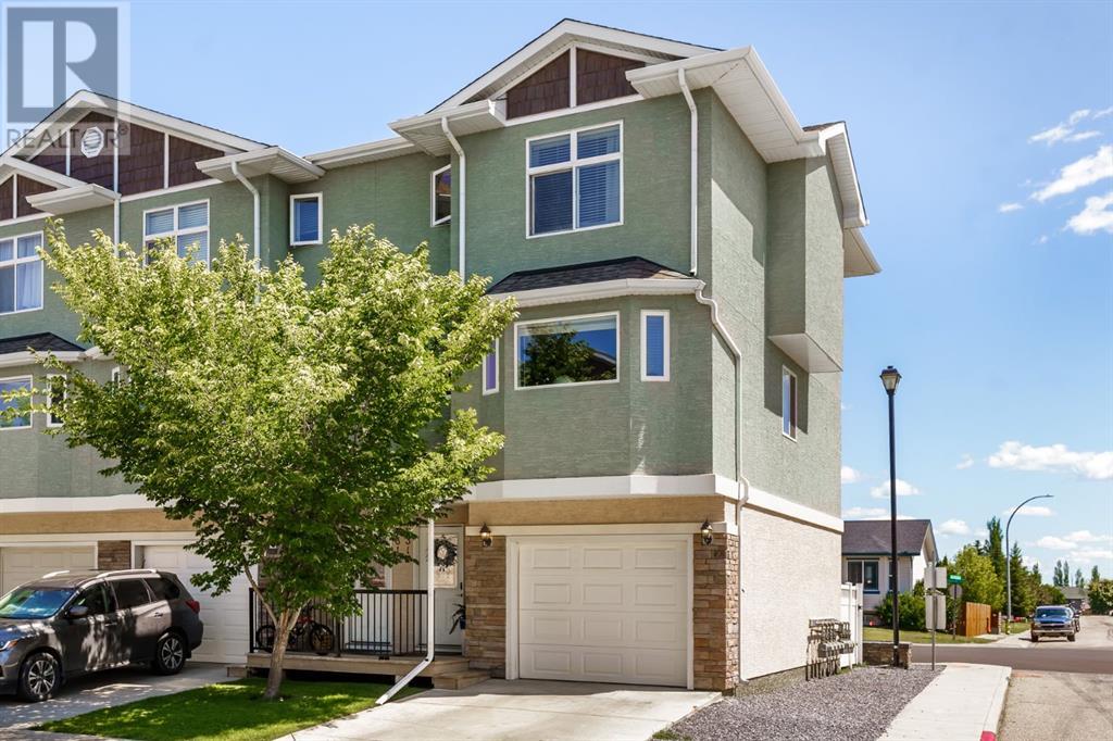 317 Strathcona Circle