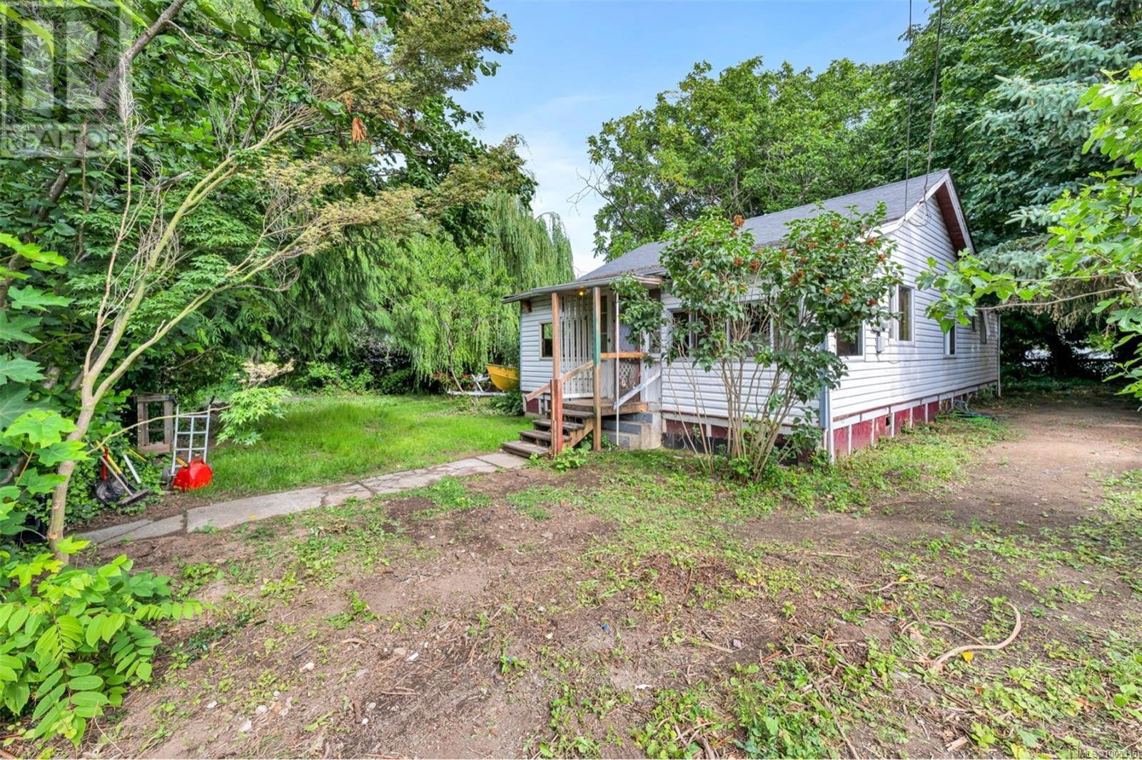 Photo 4 of 675 Powell St, Duncan BC