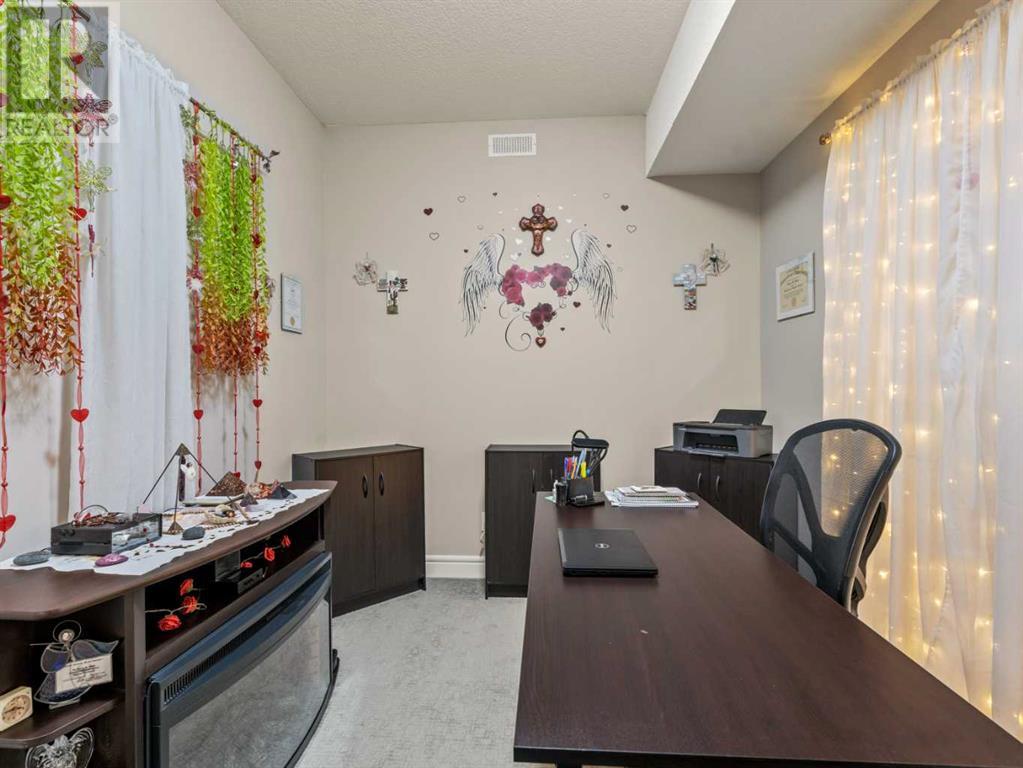 Single Family House for Sale in   Fish Creek Boulevard SW Evergreen Calgary 