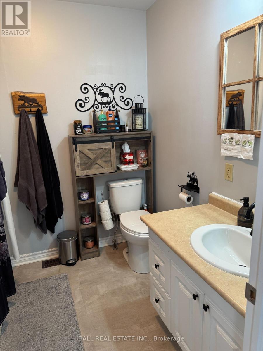 Single Family House Bungalow for Sale in  COUNTY ROAD  Highlands East (Glamorgan) 