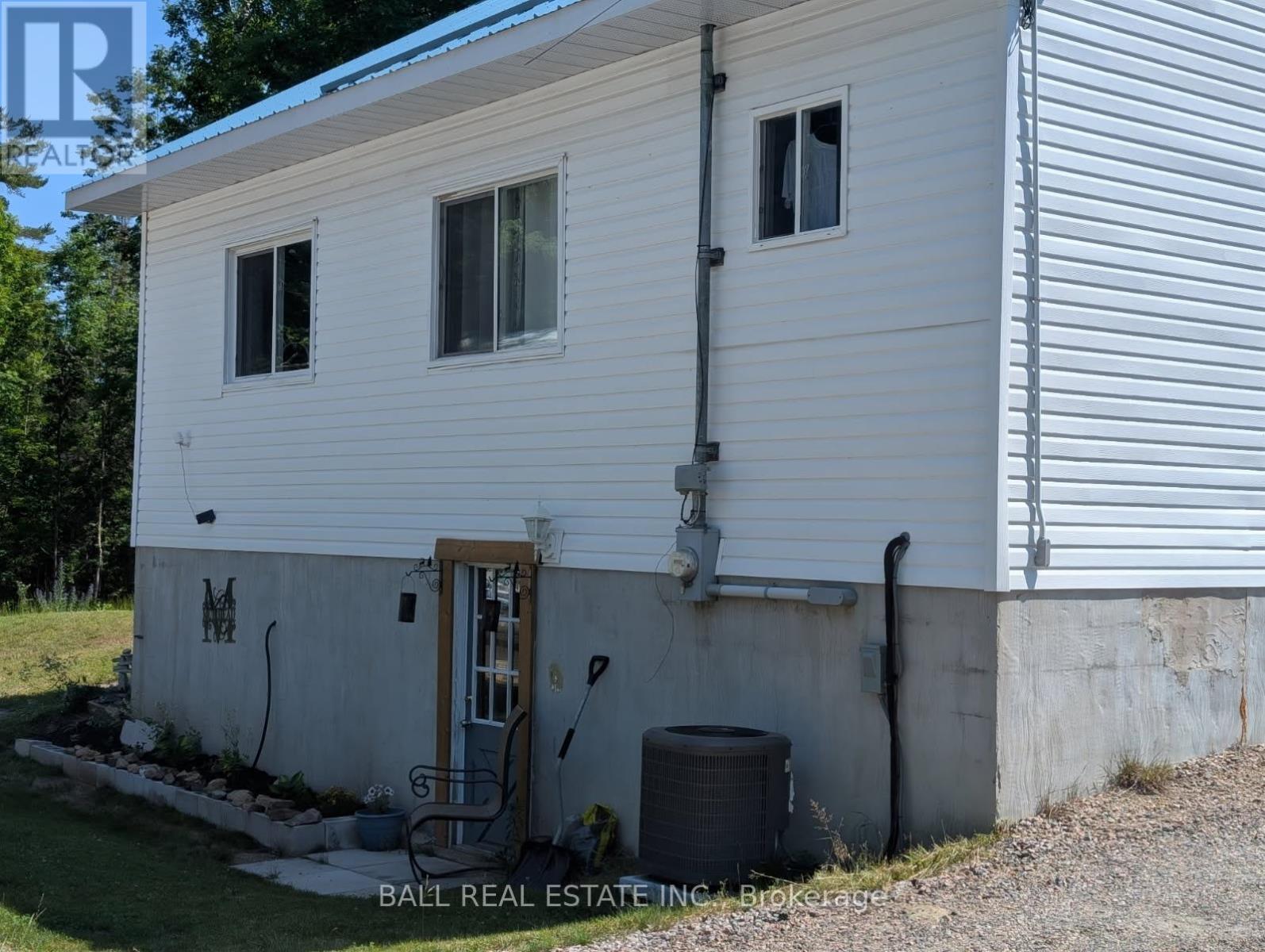 Single Family House Bungalow for Sale in  COUNTY ROAD  Highlands East (Glamorgan) 
