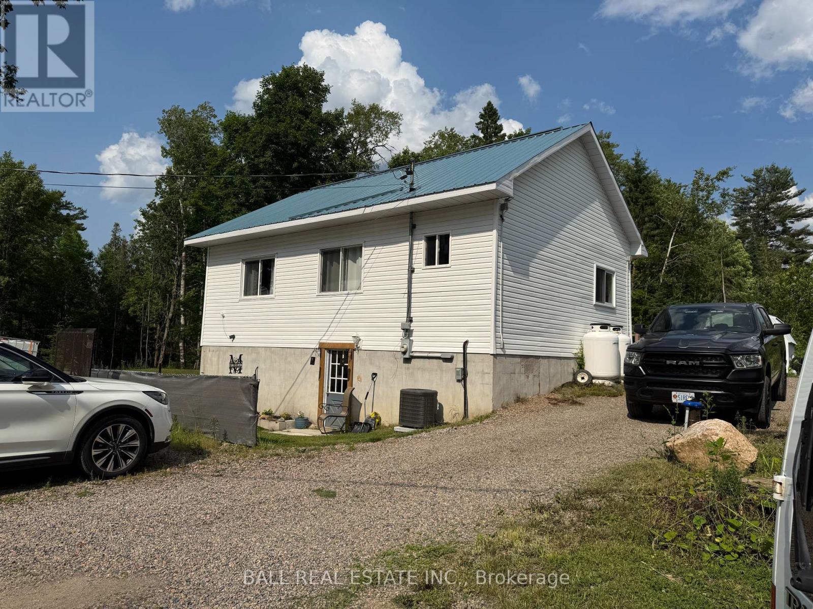 Single Family House Bungalow for Sale in  COUNTY ROAD  Highlands East (Glamorgan) 