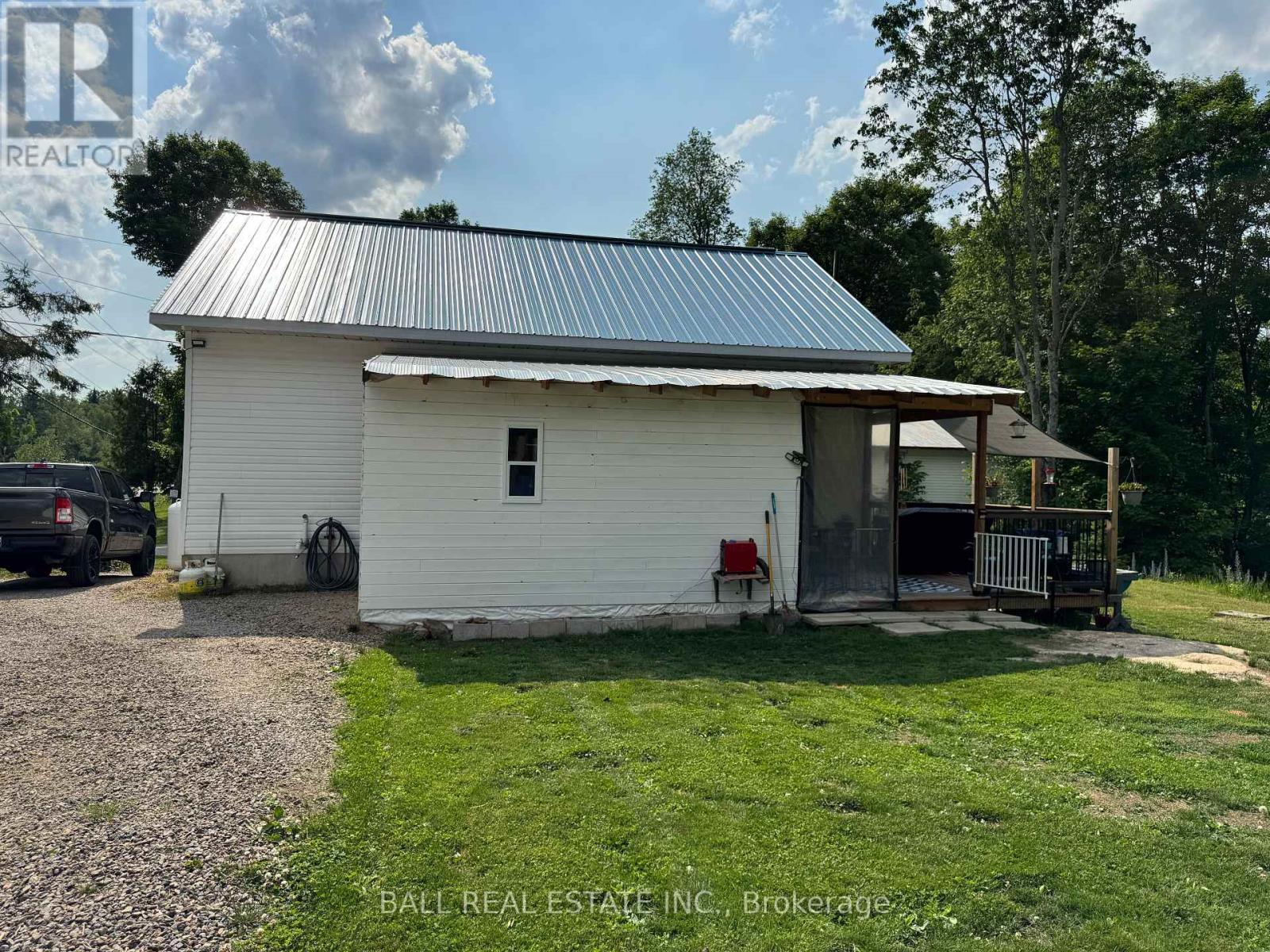 Single Family House Bungalow for Sale in  COUNTY ROAD  Highlands East (Glamorgan) 