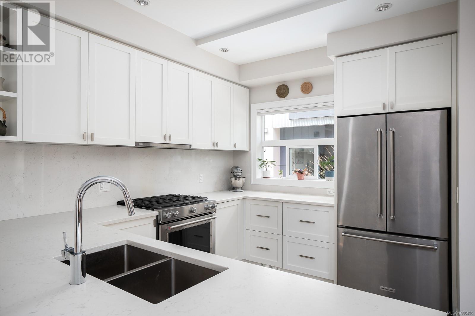 7 9889 Seventh St, Sidney