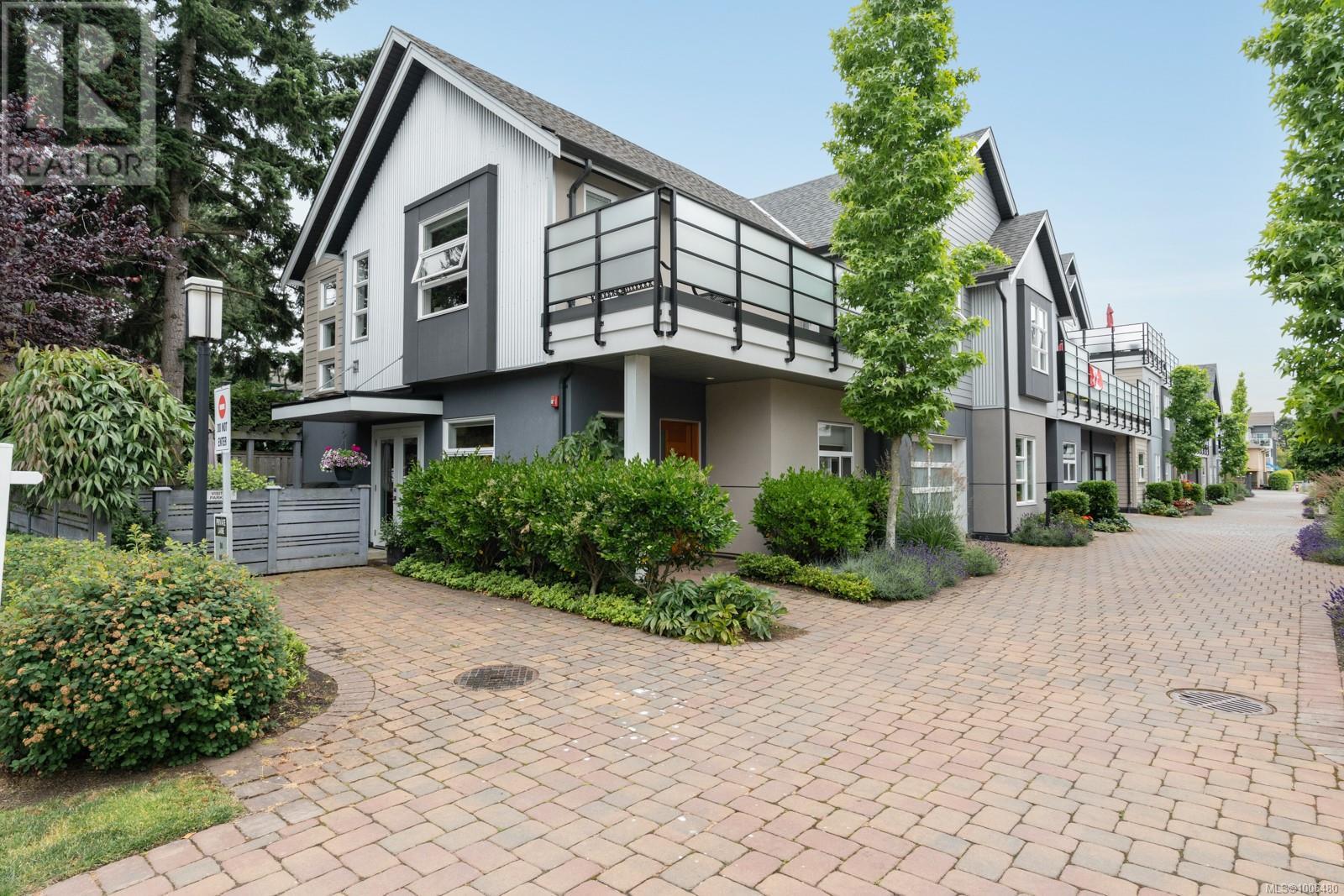 7 9889 Seventh St, Sidney