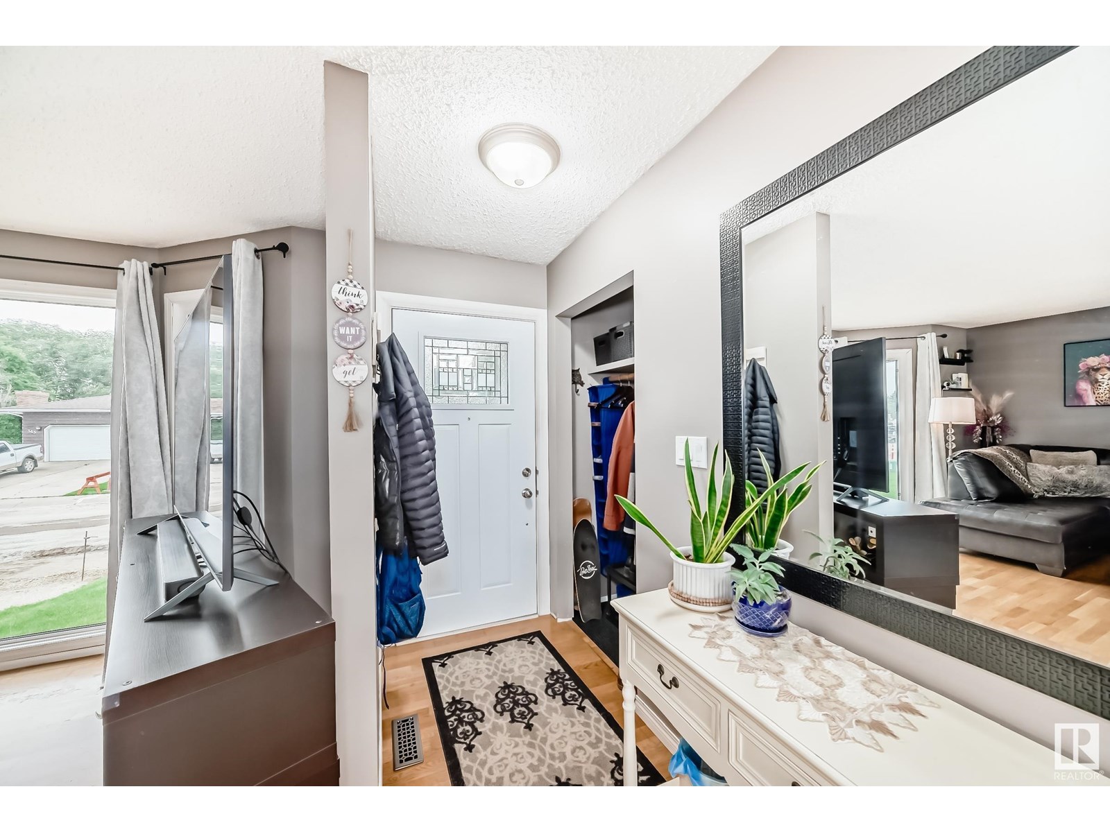 Photo 2 of 352 Huffman Cr Nw, Edmonton AB