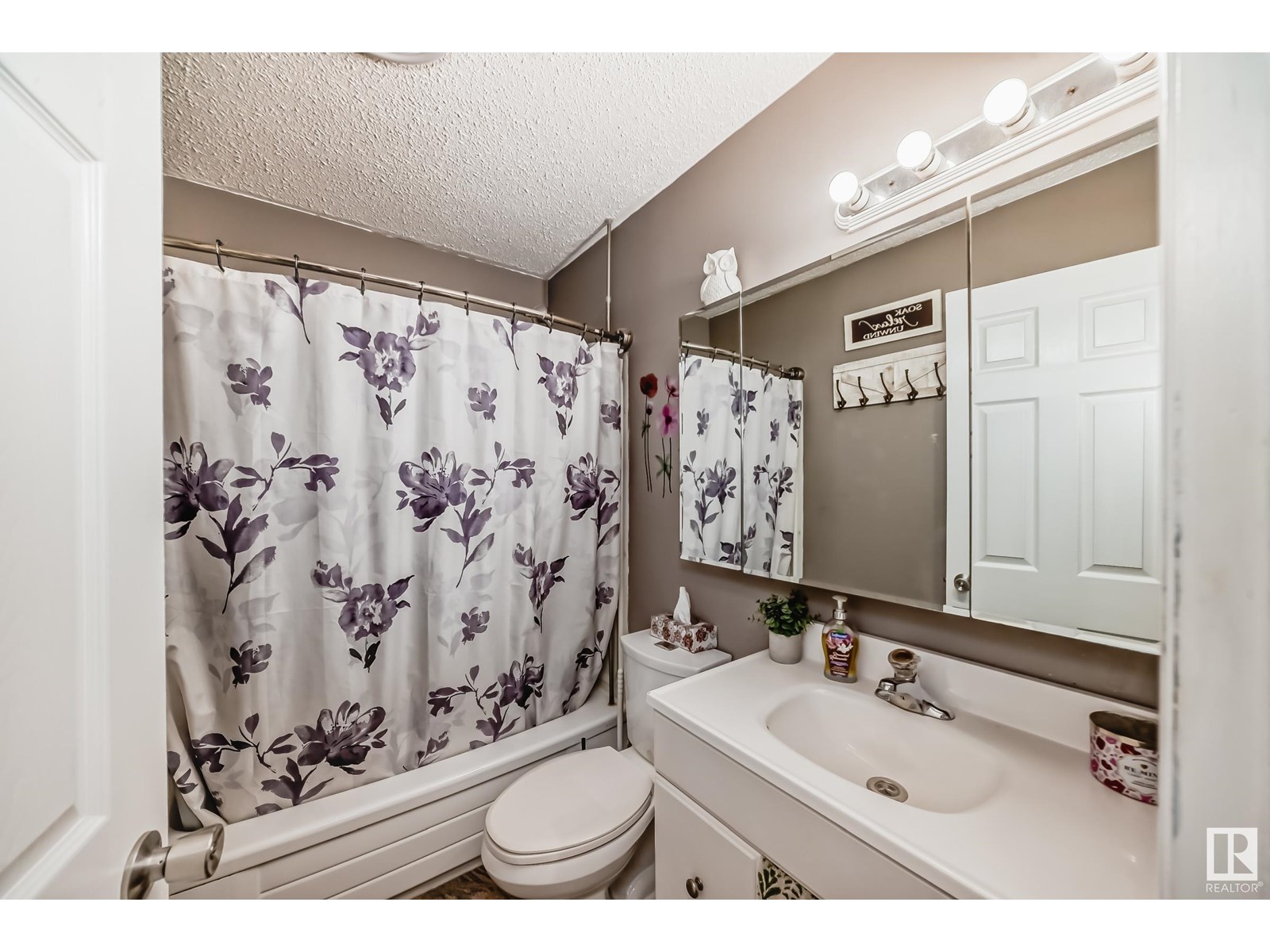 Photo 21 of 352 Huffman Cr Nw, Edmonton AB