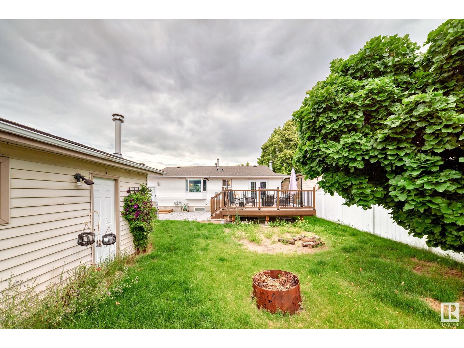Photo 36 of 352 Huffman Cr Nw, Edmonton AB