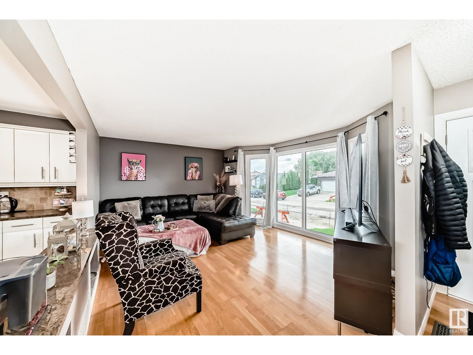 Photo 7 of 352 Huffman Cr Nw, Edmonton AB