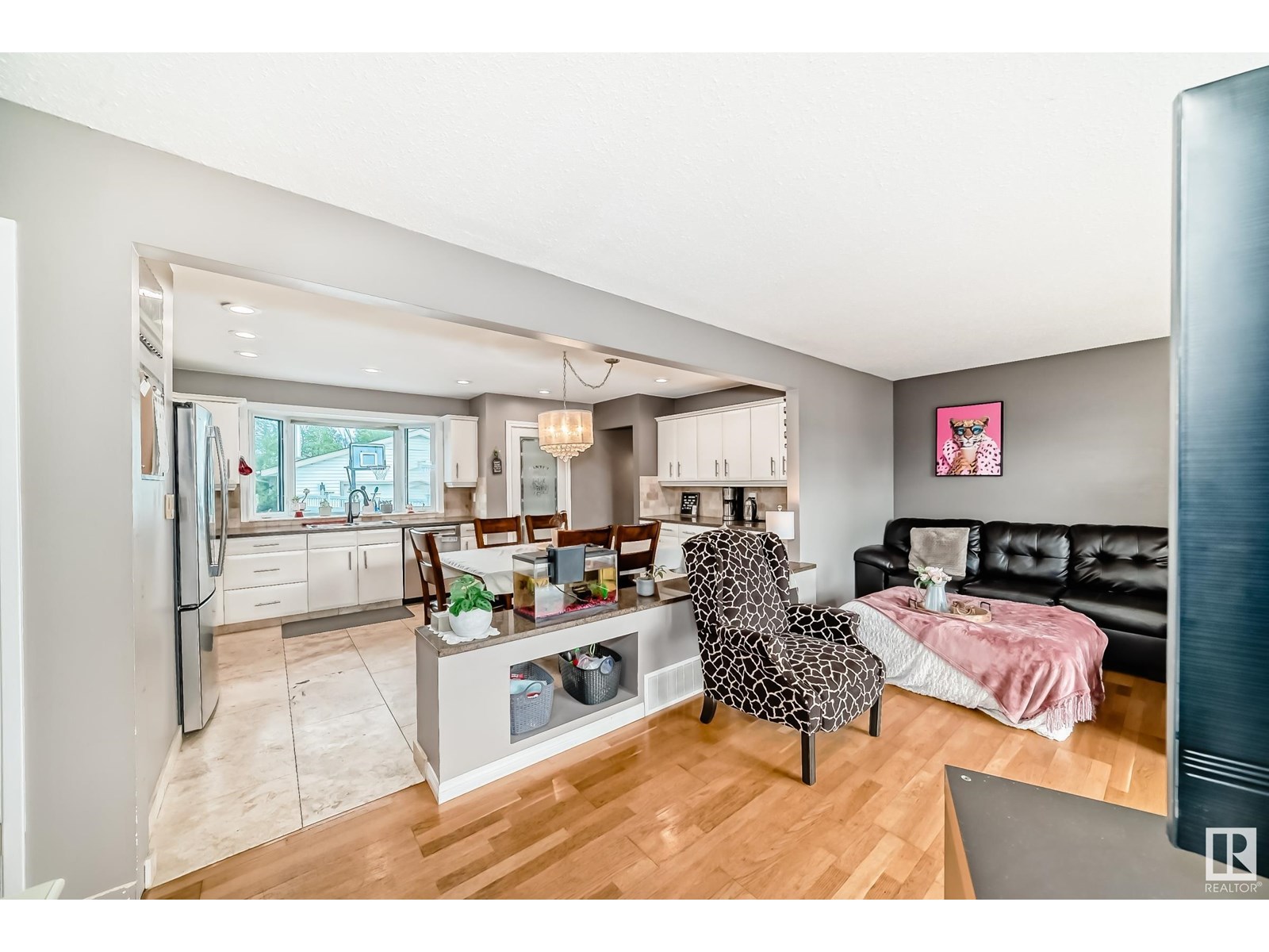 Photo 8 of 352 Huffman Cr Nw, Edmonton AB