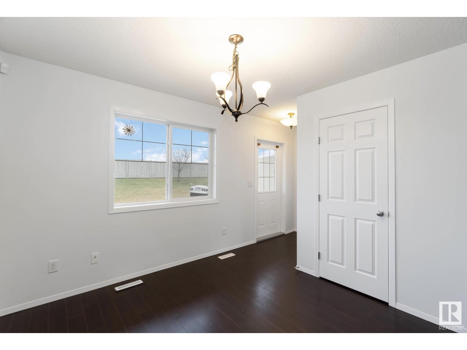 #34 3751 12 STREET NW - Image 12