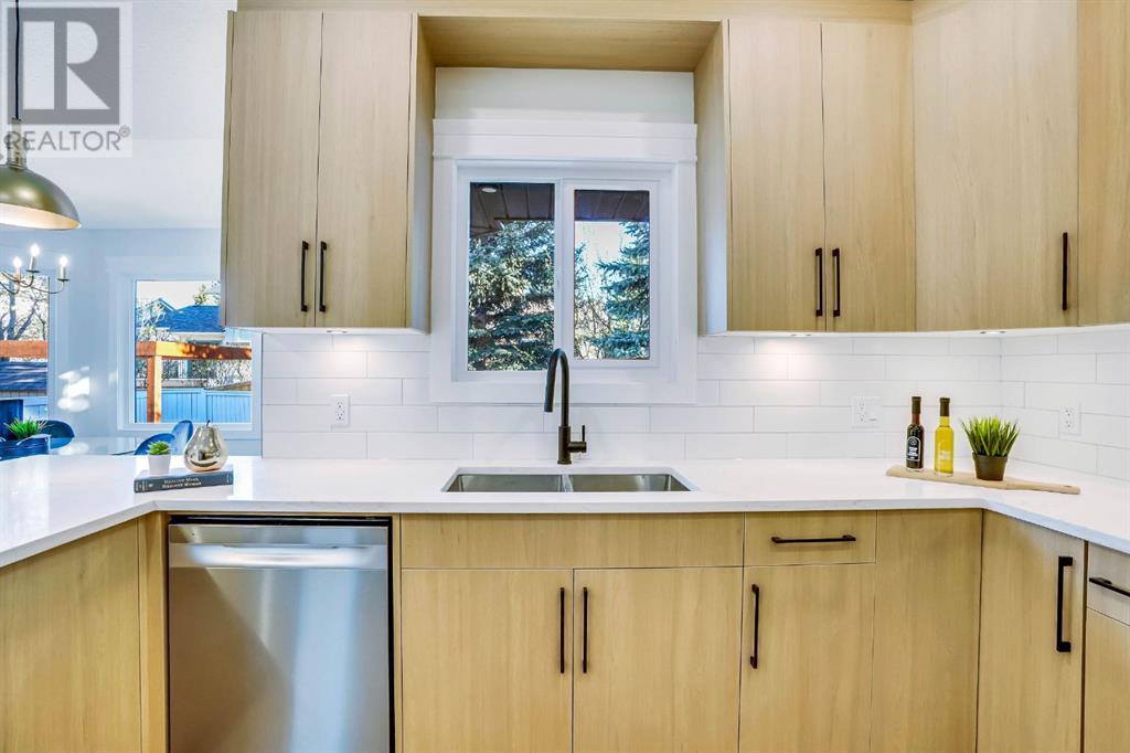 Single Family House for Sale in  Edgepark Way NW Edgemont Calgary 