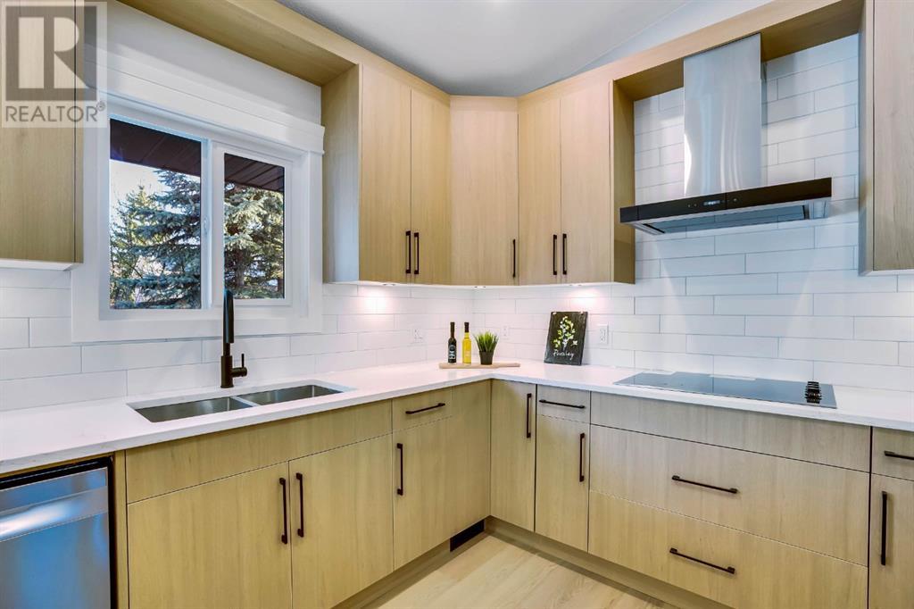 Single Family House for Sale in  Edgepark Way NW Edgemont Calgary 