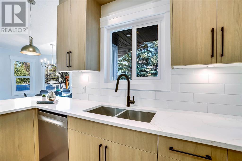 Single Family House for Sale in  Edgepark Way NW Edgemont Calgary 