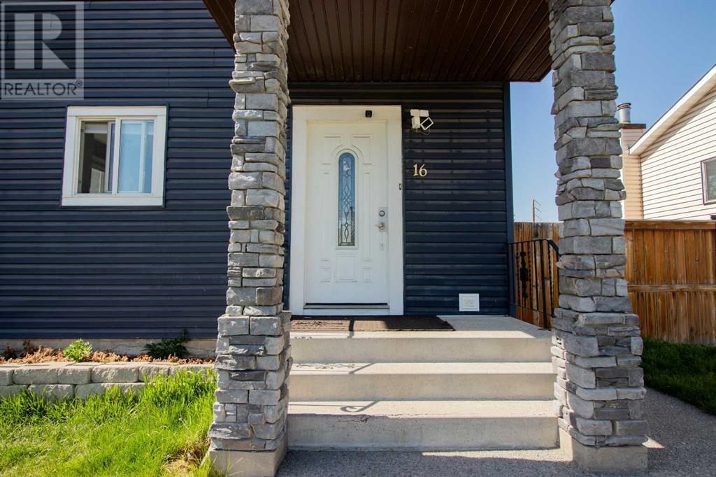 Single Family House for Sale in  Castlebrook Road NE Castleridge Calgary 