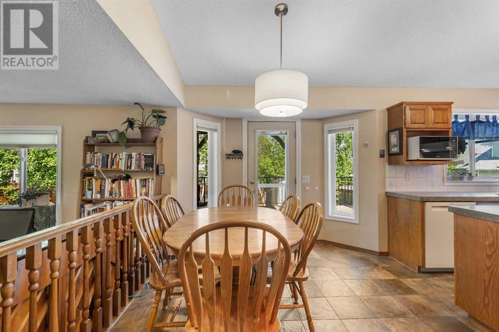 Single Family House for Sale in  Scenic Hill Close NW Scenic Acres Calgary 