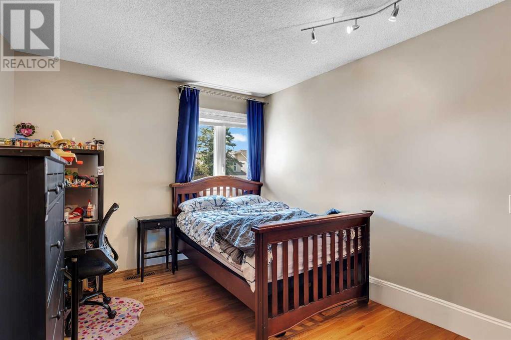 Single Family House for Sale in  Scenic Hill Close NW Scenic Acres Calgary 
