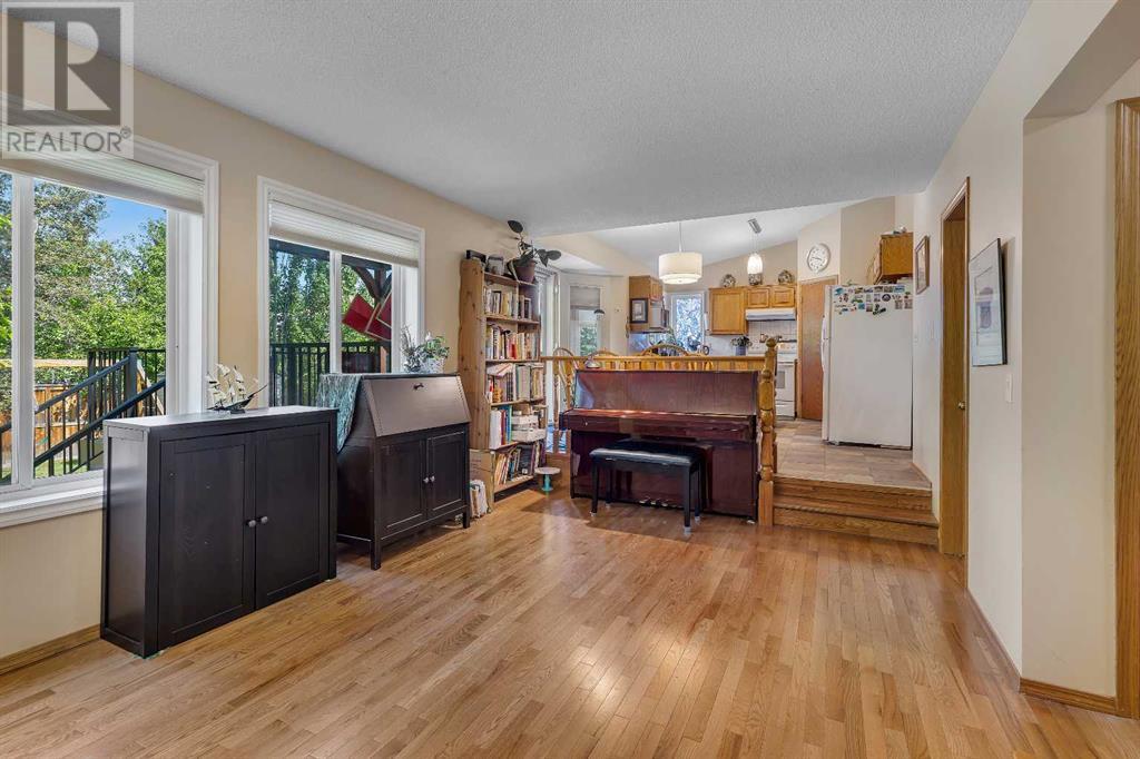 Single Family House for Sale in  Scenic Hill Close NW Scenic Acres Calgary 