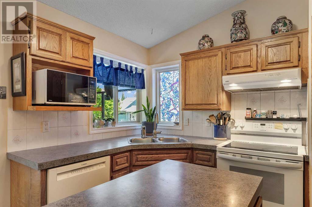 Single Family House for Sale in  Scenic Hill Close NW Scenic Acres Calgary 