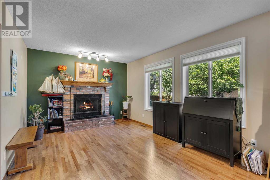 Single Family House for Sale in  Scenic Hill Close NW Scenic Acres Calgary 