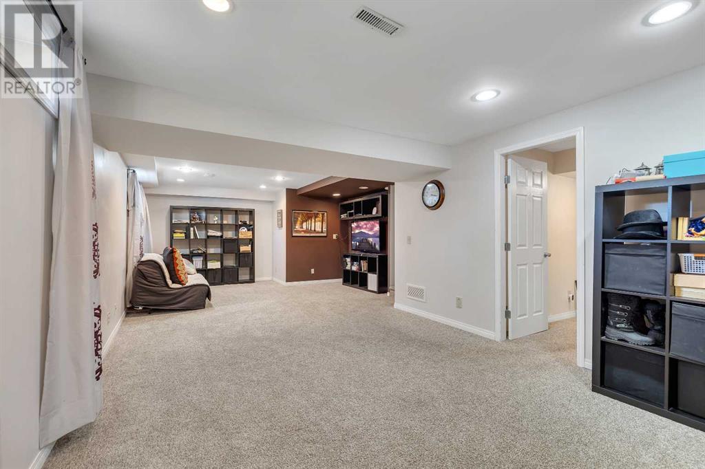 Single Family House for Sale in  Scenic Hill Close NW Scenic Acres Calgary 