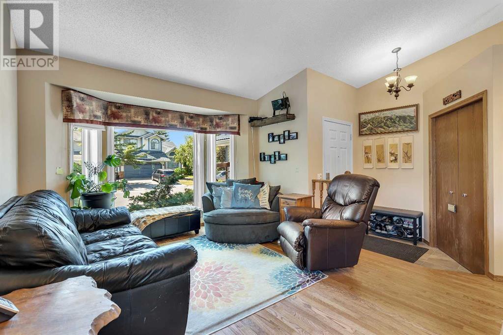 Single Family House for Sale in  Scenic Hill Close NW Scenic Acres Calgary 