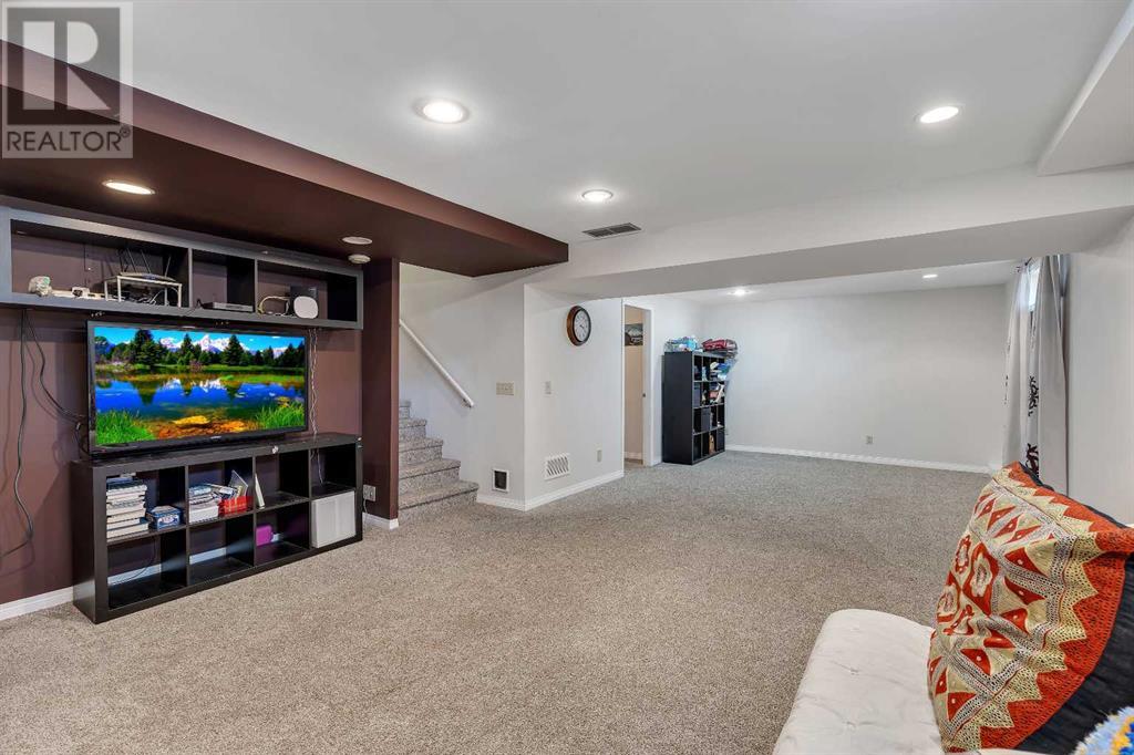 Single Family House for Sale in  Scenic Hill Close NW Scenic Acres Calgary 