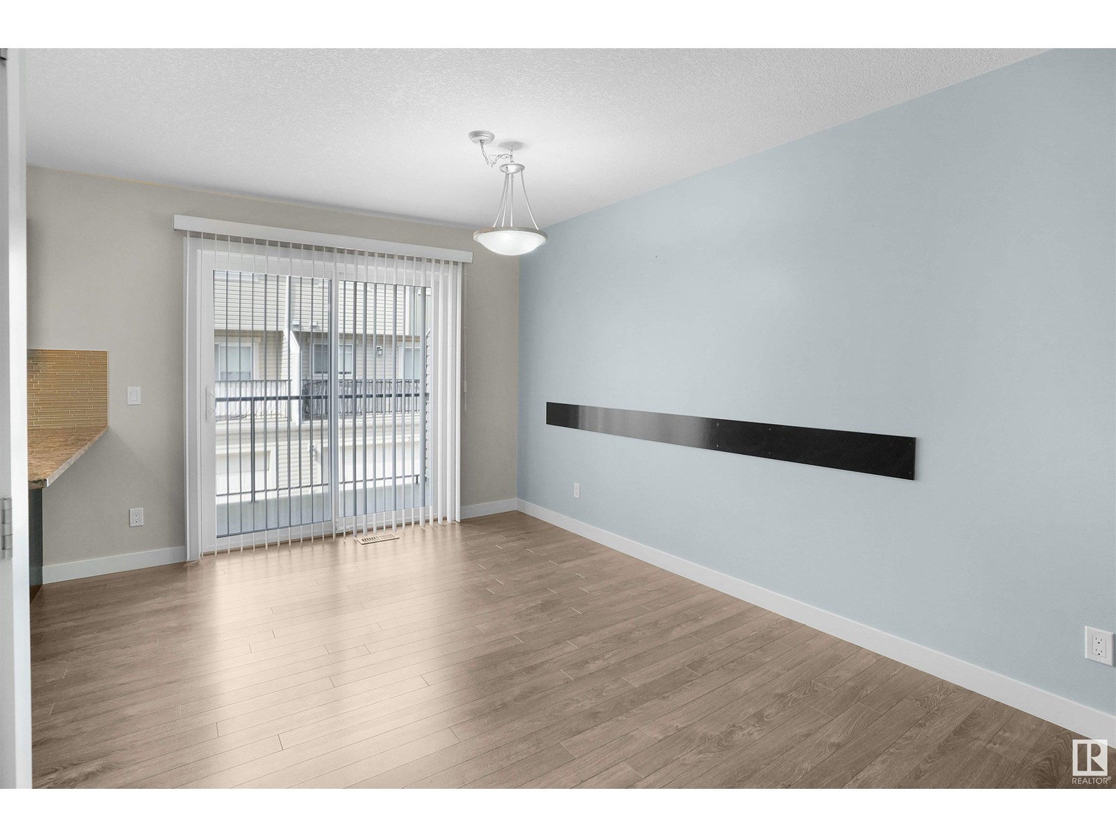 Photo 8 of 33 9535 217 St Nw, Edmonton AB