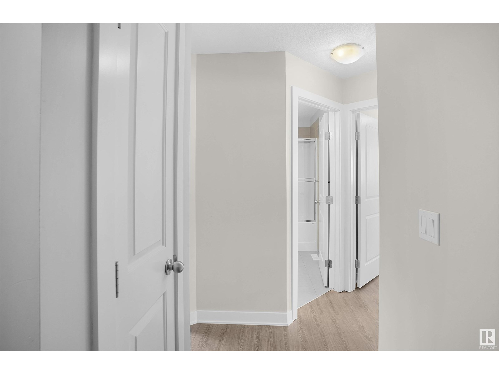 Photo 4 of 33 9535 217 St Nw, Edmonton AB