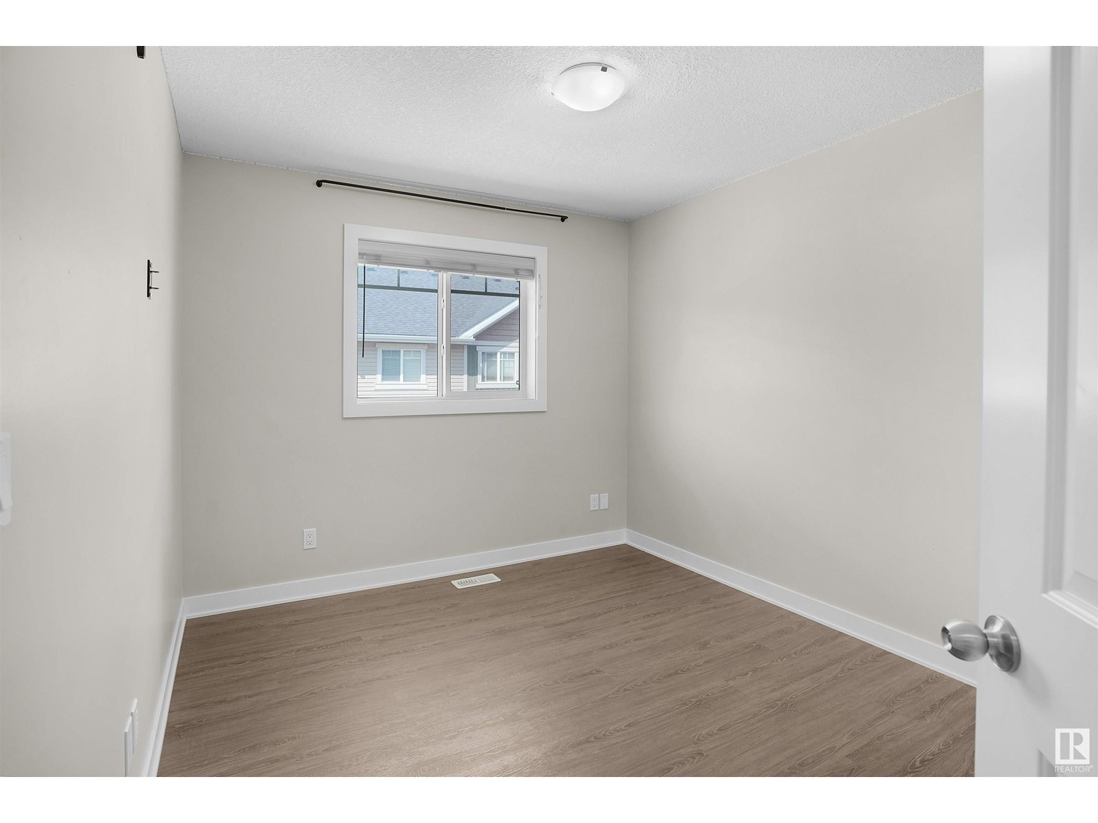Photo 21 of 33 9535 217 St Nw, Edmonton AB