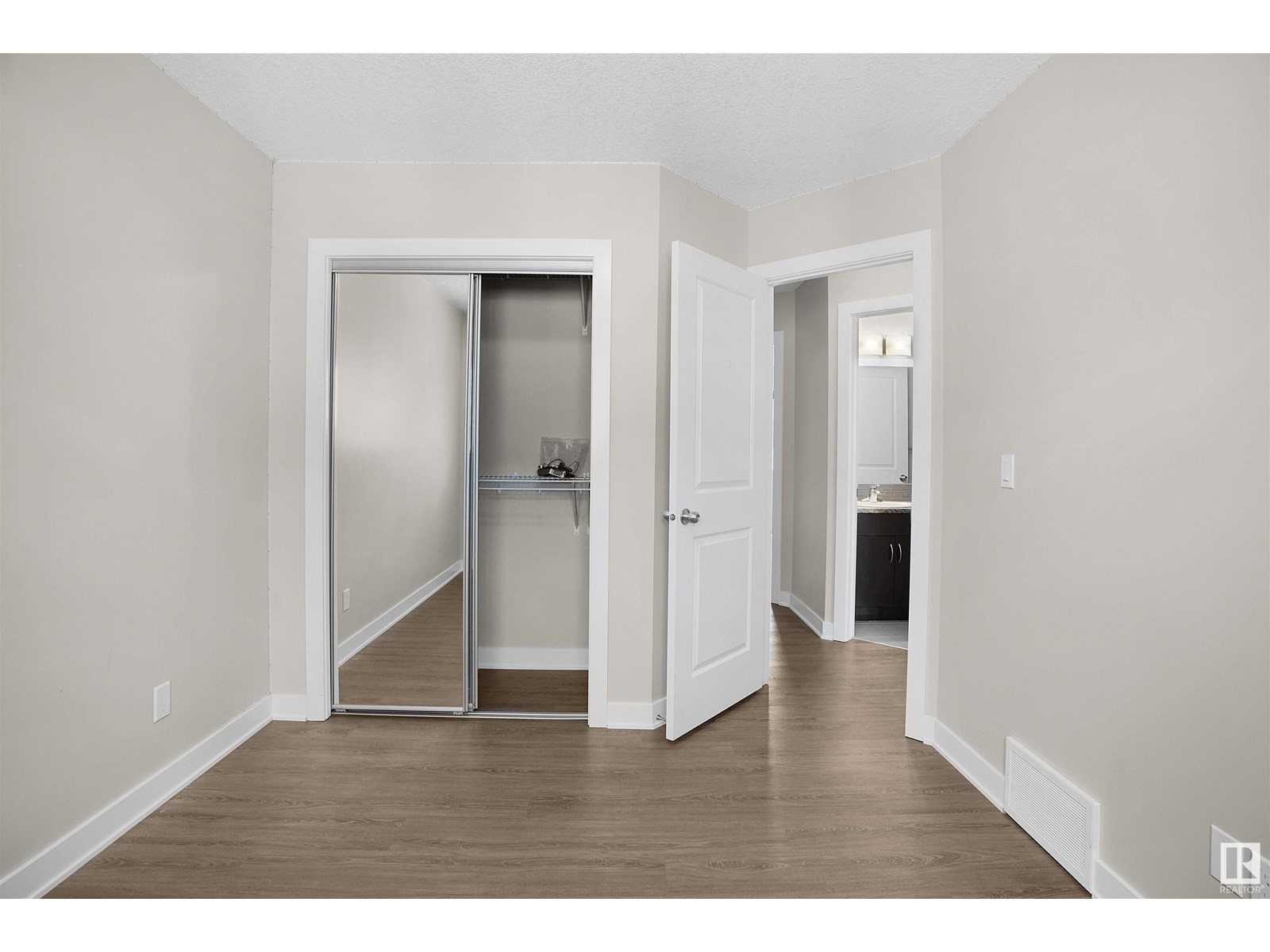 Photo 38 of 33 9535 217 St Nw, Edmonton AB