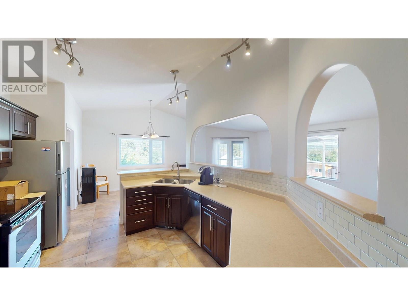 100 16th Street S, Cranbrook