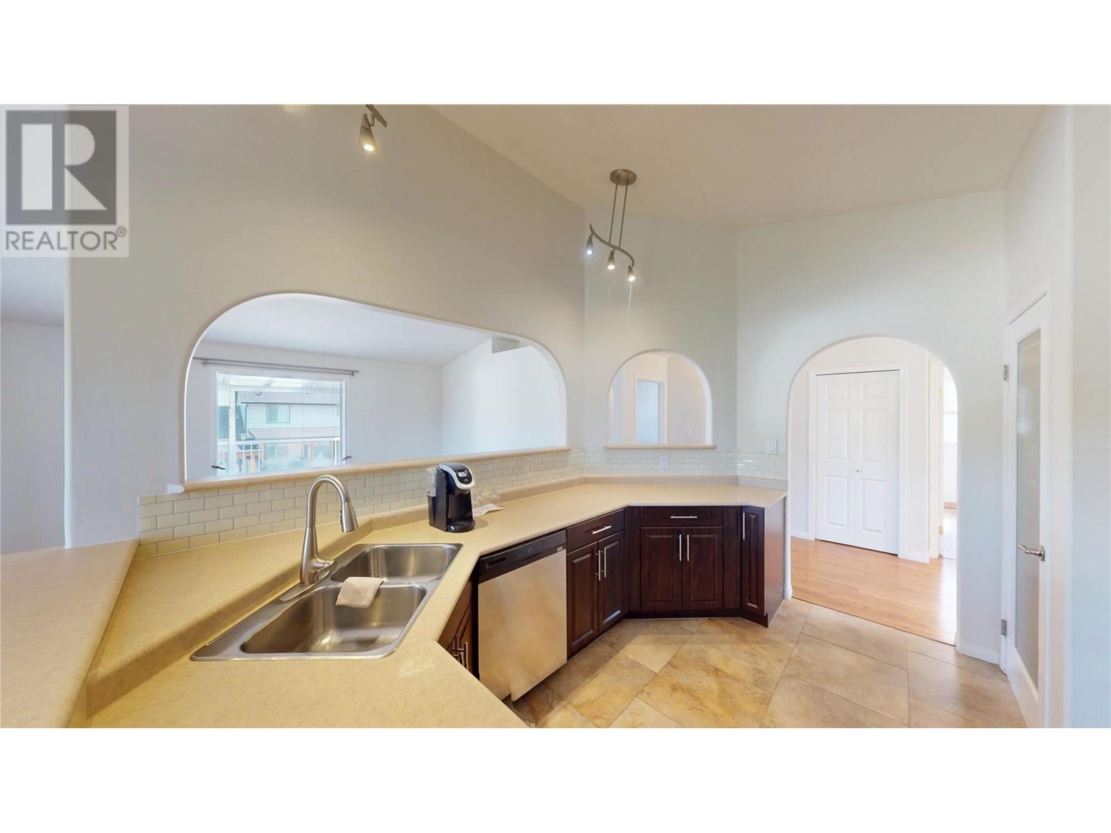 100 16th Street S, Cranbrook