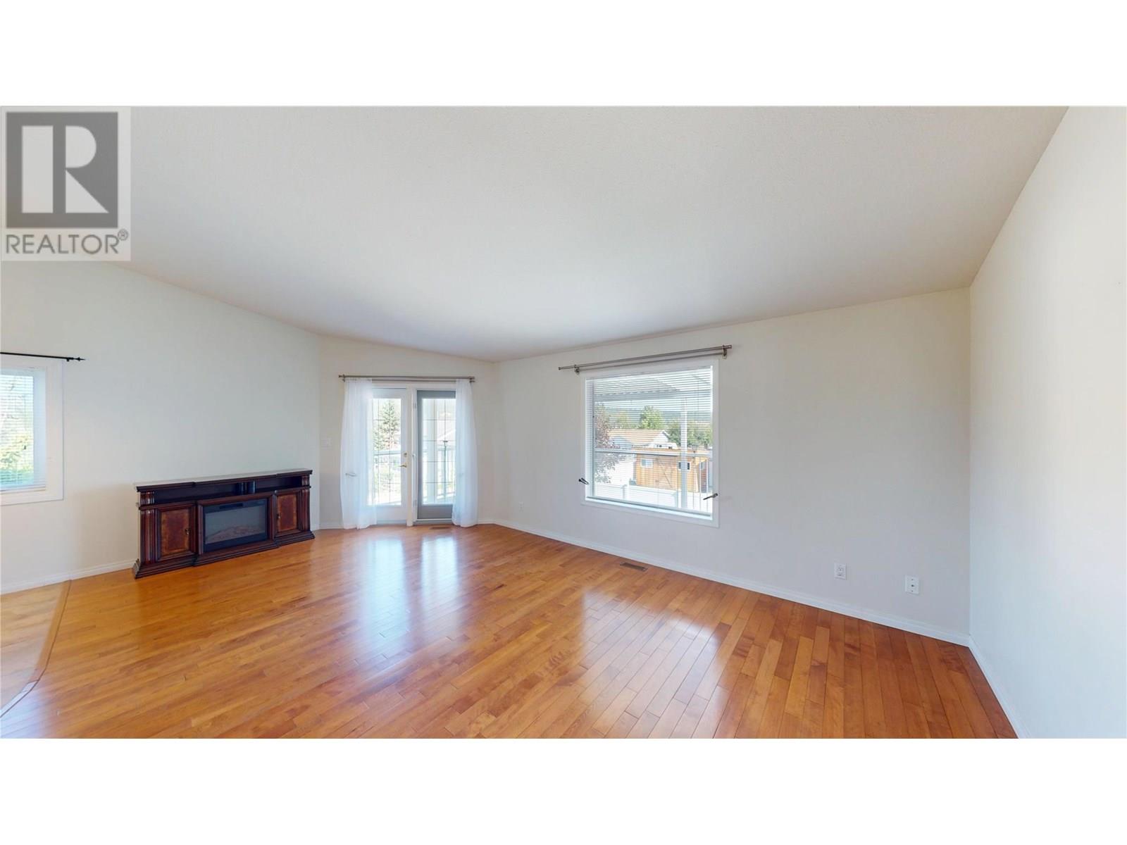 100 16th Street S, Cranbrook