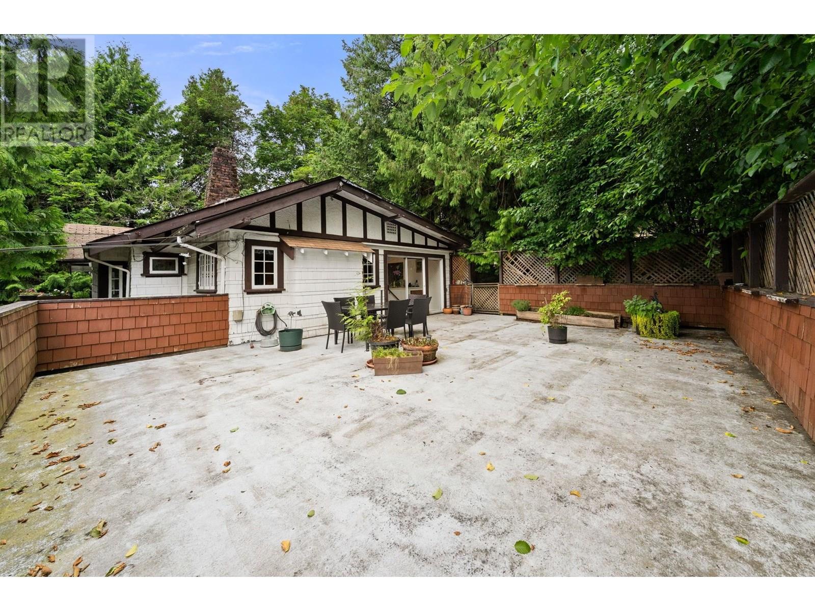 Photo 13 of 338 E Osborne Road, North Vancouver BC