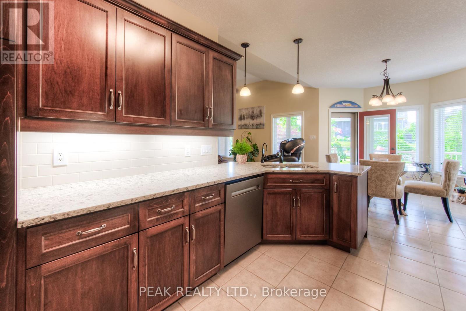 Photo 14 of 28 Amberdale Way, Wilmot ON