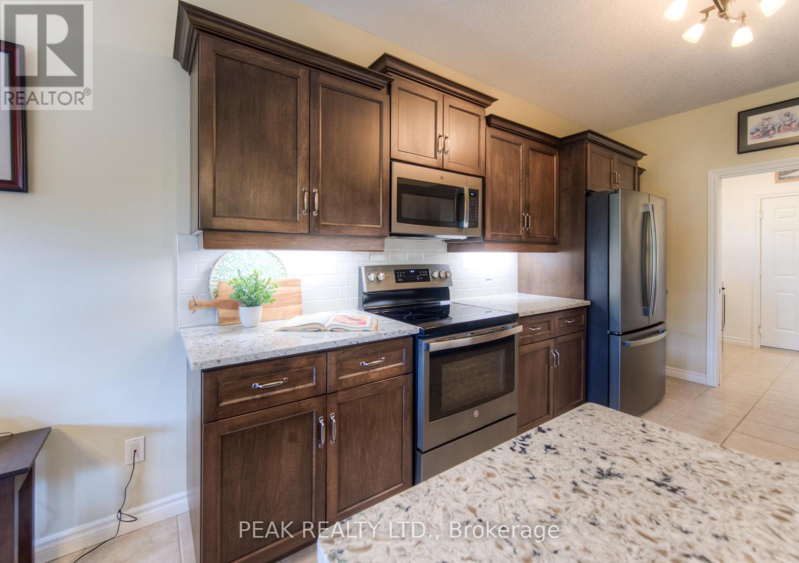 Photo 32 of 28 Amberdale Way, Wilmot ON