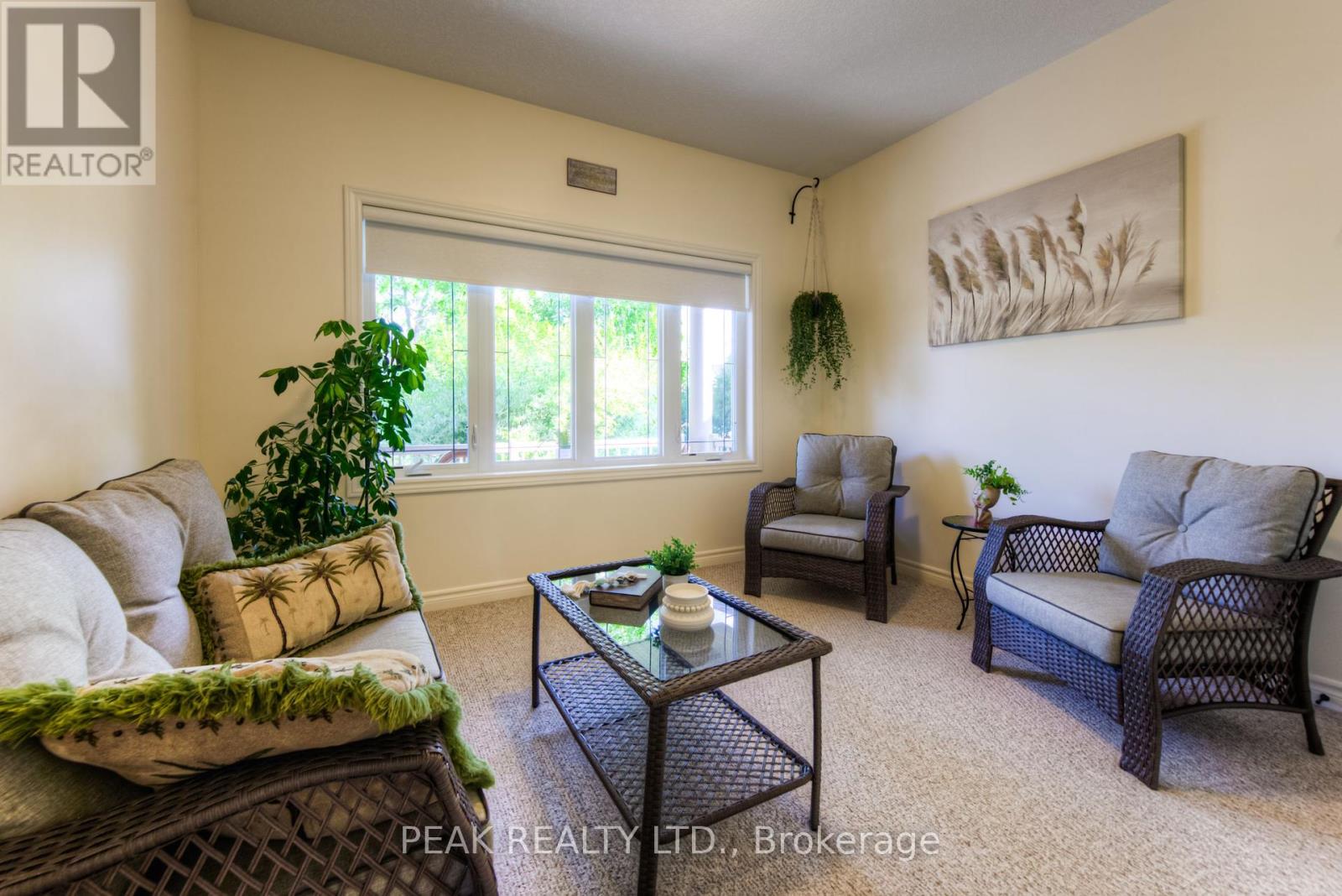 Photo 3 of 28 Amberdale Way, Wilmot ON