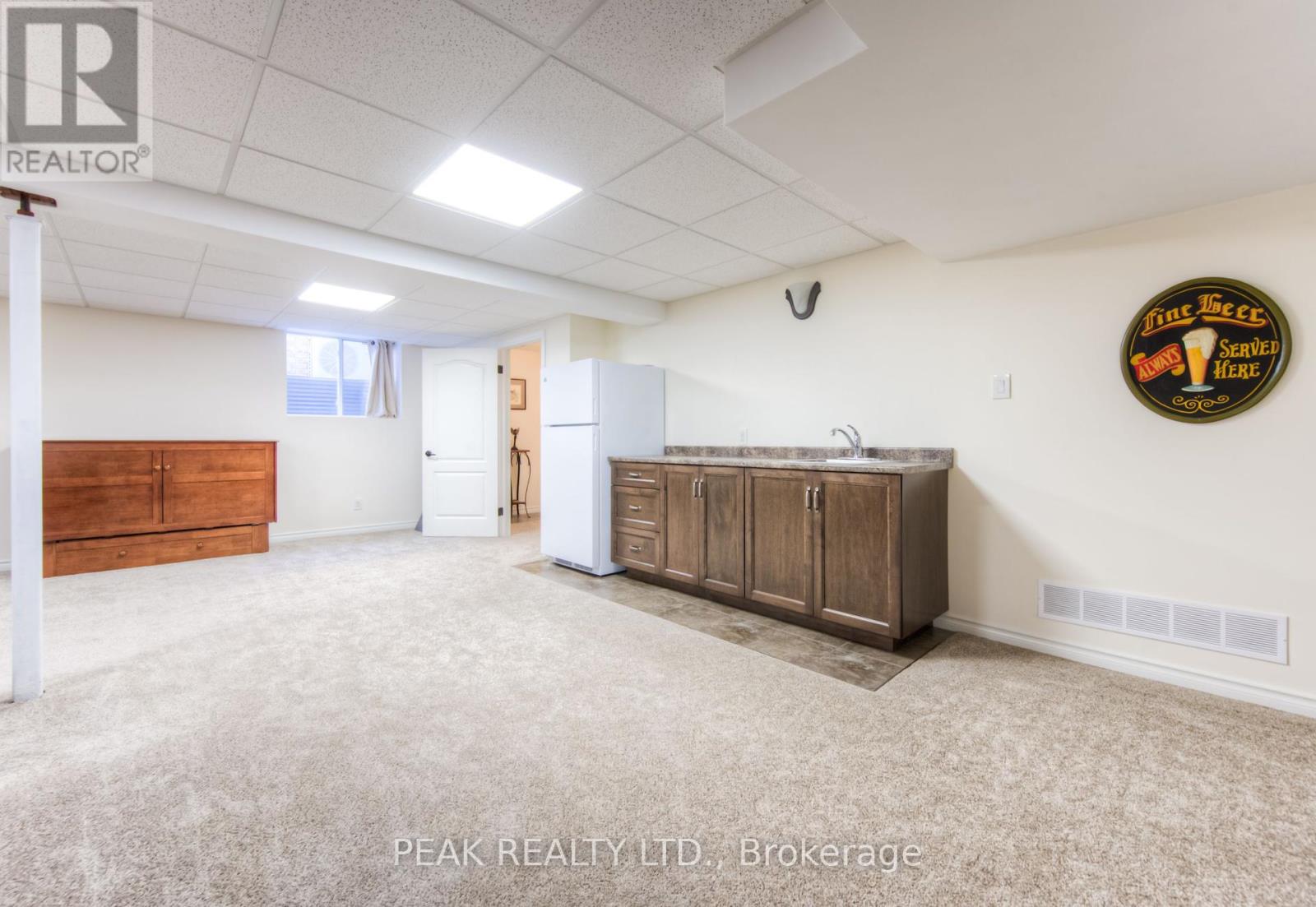 Photo 11 of 28 Amberdale Way, Wilmot ON