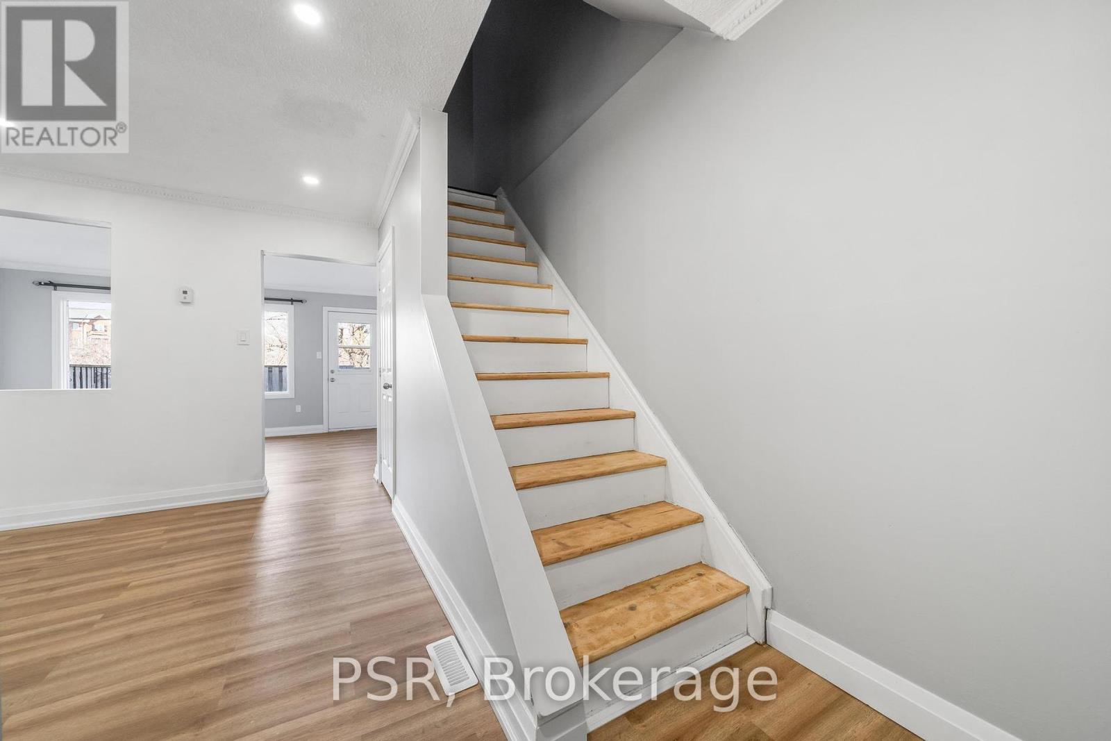 Photo 10 of 17 10 Angus Road, Hamilton ON